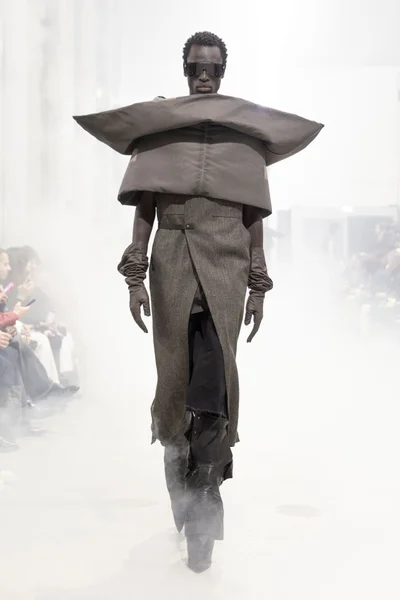 Look 11